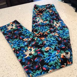 Agnes and Dora S/M leggings.